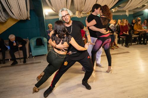 Интенсив по КИЗОМБА. Научим танцевать за месяц