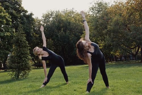 Занятия йогой на воздухе